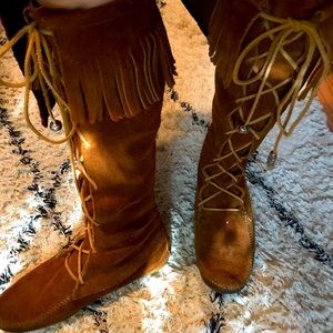 Minnetonka Lace Up Moccasin Boots Women’s Size 8